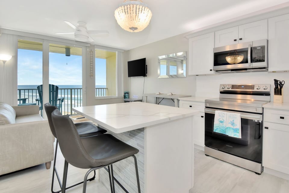 Enjoy your meal while looking out at the ocean