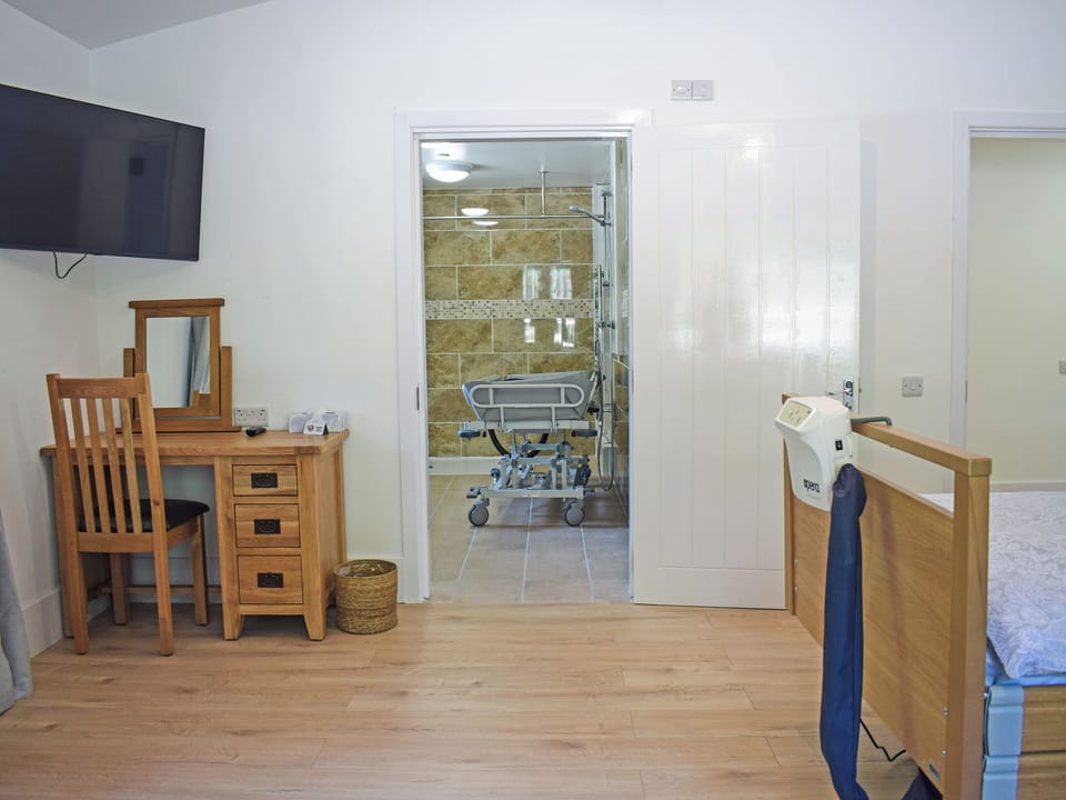 Single bedroom | Oak Lodge - Mid Wales Lodges, Llandrindod Wells