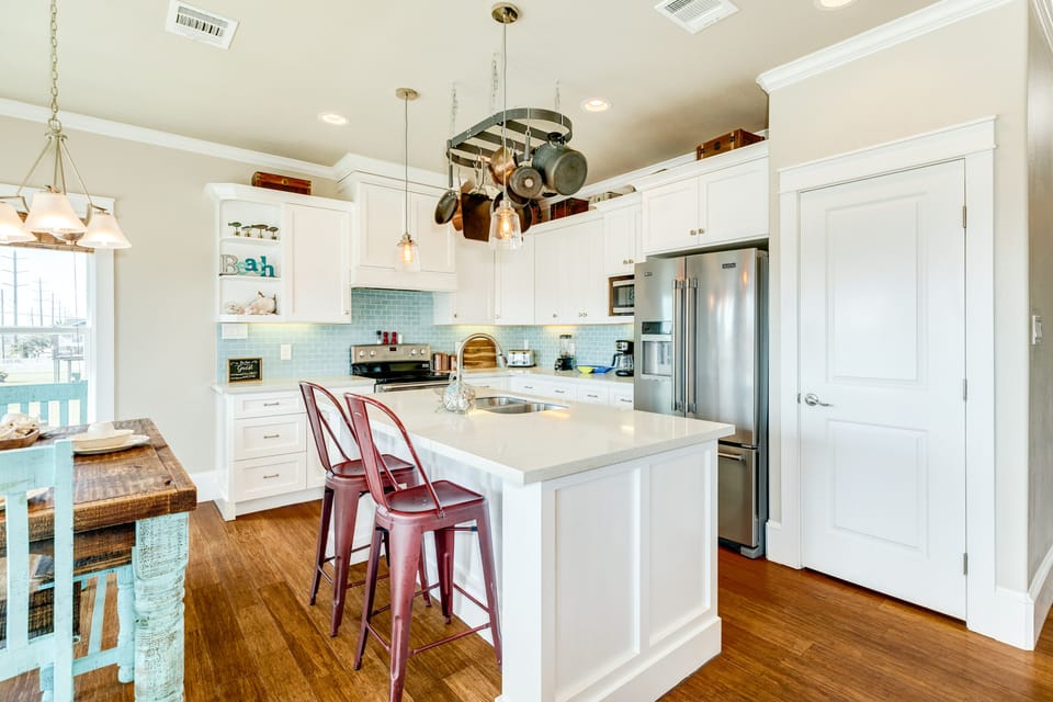 Breakfast bar offers seating for 2 more