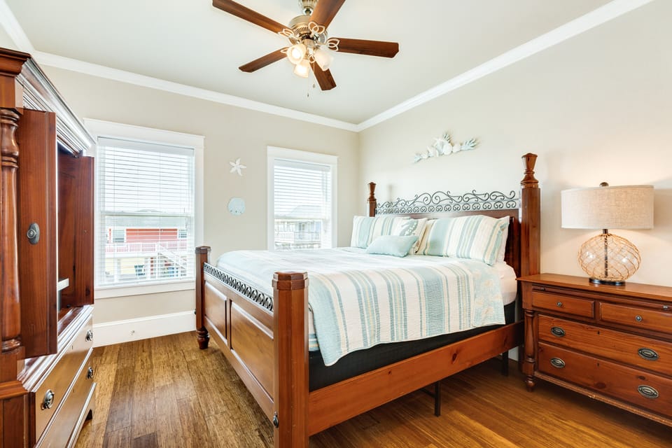 Primary Bedroom - King, Main Level