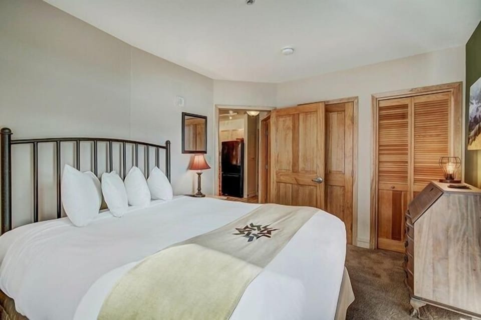 Indoors, Home Decor, Cushion, Bed, Furniture