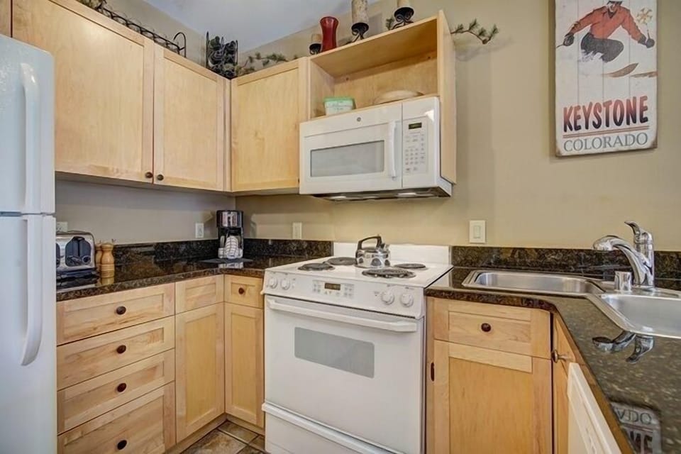 Indoors, Microwave, Oven, Refrigerator, Sink