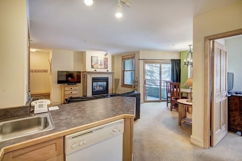 Indoors, Flooring, Floor, Sink, Chair