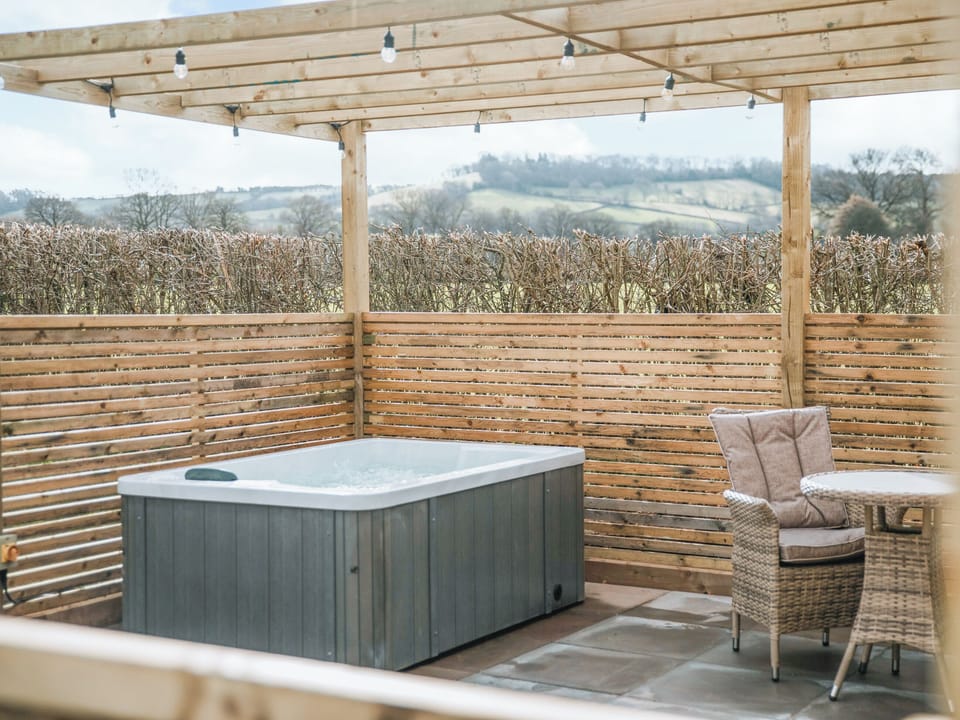 Hot tub | Swallow Lodge - Merbach Hill View Holidays, Clifford