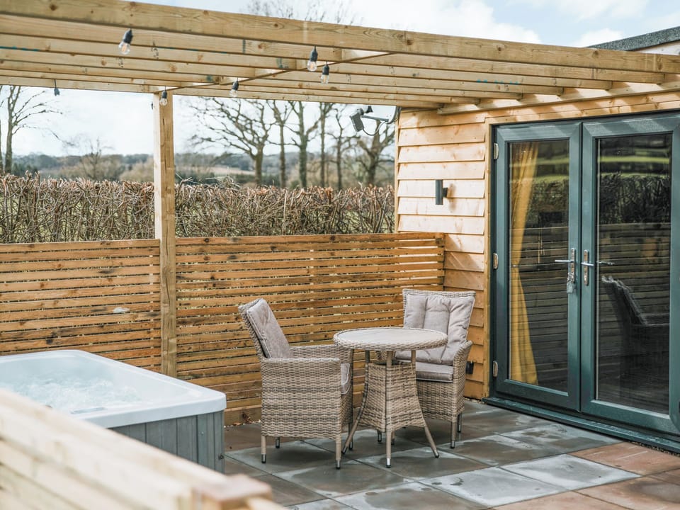 Outdoor area | Swallow Lodge - Merbach Hill View Holidays, Clifford