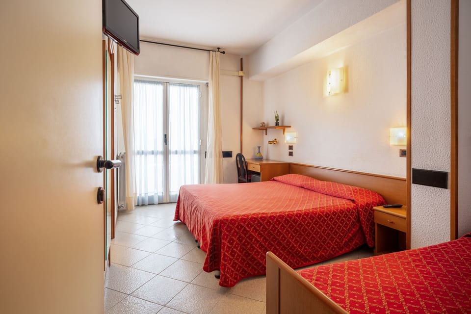 Minibar, in-room safe, desk, free WiFi