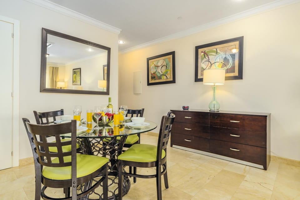 One Bedroom Condo w/ Amazing Views @ LuxuryComplex (9428)