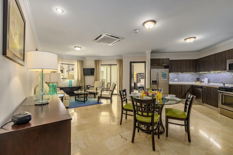 One Bedroom Condo w/ Amazing Views @ LuxuryComplex (9427)