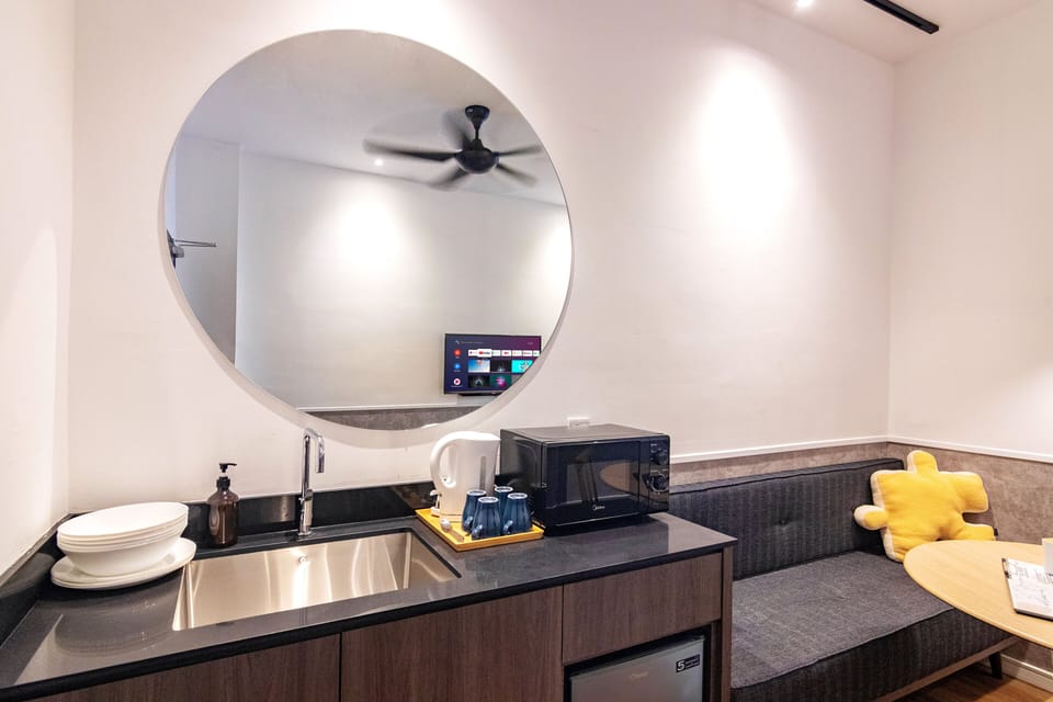 Deluxe Triple Room | Desk, free WiFi, bed sheets
