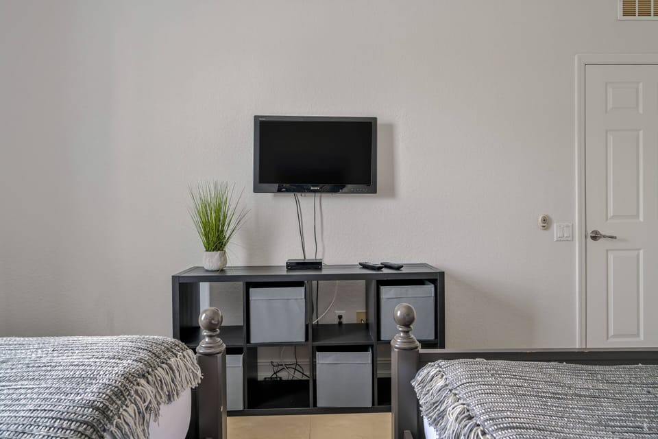 Bedroom with two full beds