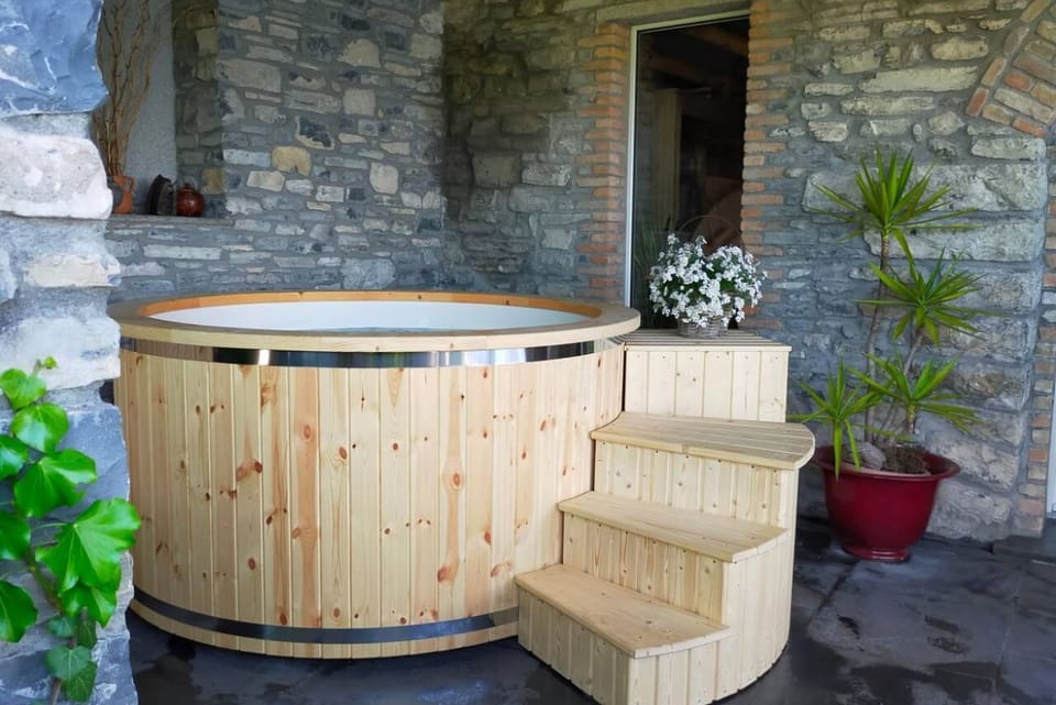 Outdoor spa tub