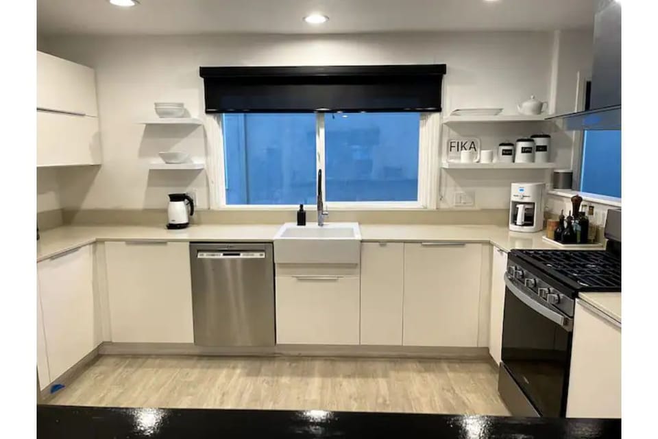 Complete gourmet kitchen