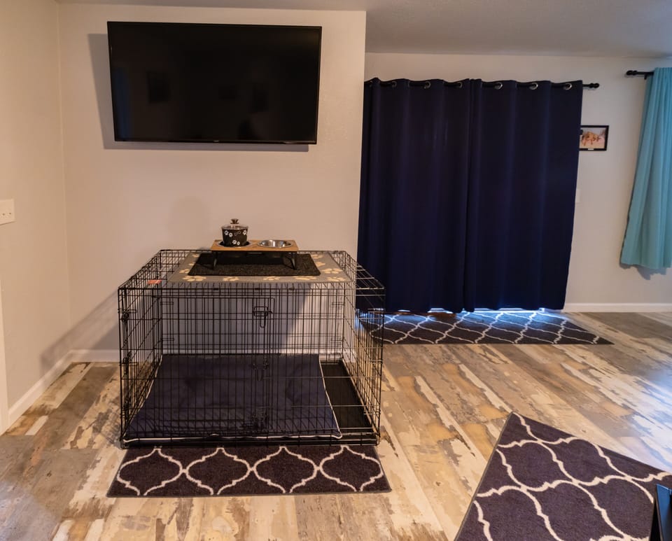 All the comforts of home for canines and their custodians.