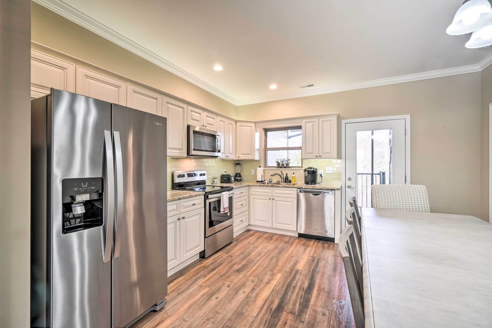 Kitchen | Equipped w/ Cooking Essentials