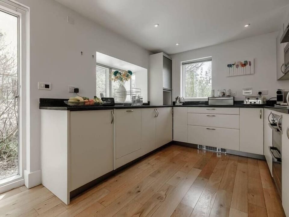 Kitchen includes fridge freezer and washer dryer