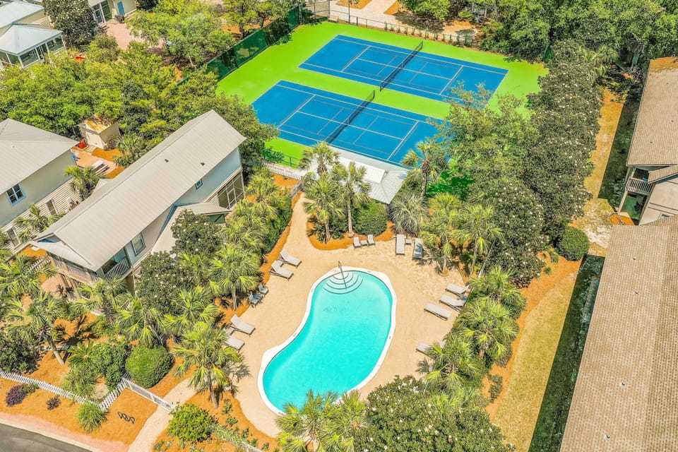 2nd of 2 pools adjacent to tennis/pickleball courts