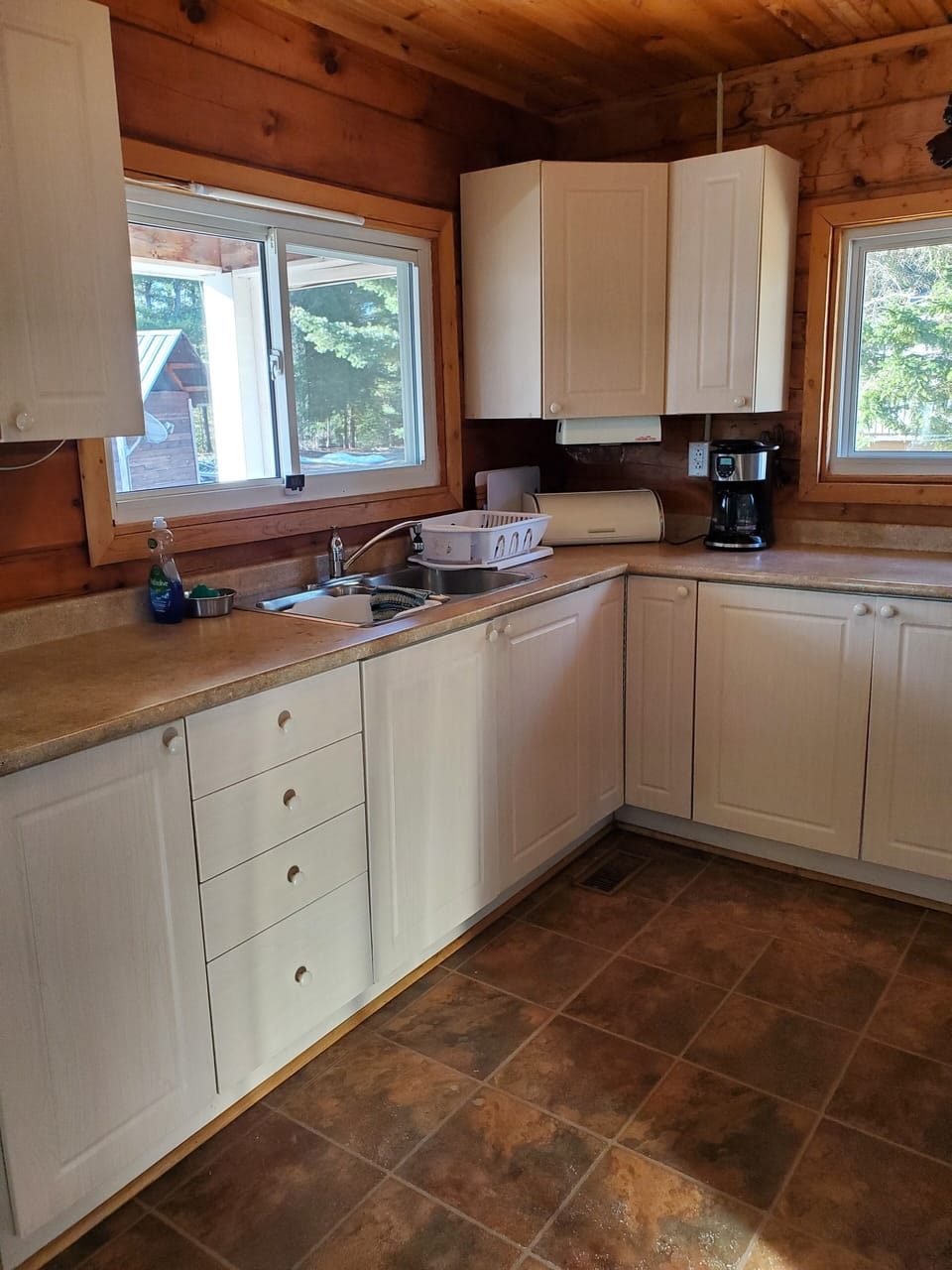 Main Cottage: Kitchen