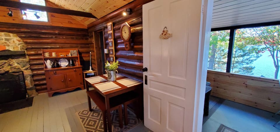 Cabin 5: Living/Dining area.