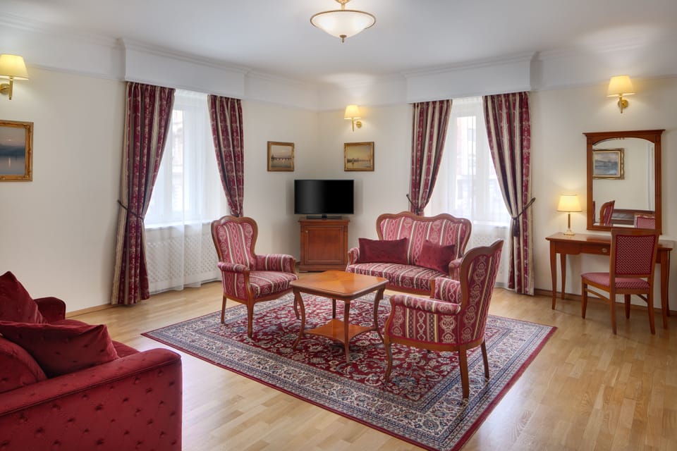 Family Suite, City View | Tempur-Pedic beds, minibar, in-room safe, individually decorated