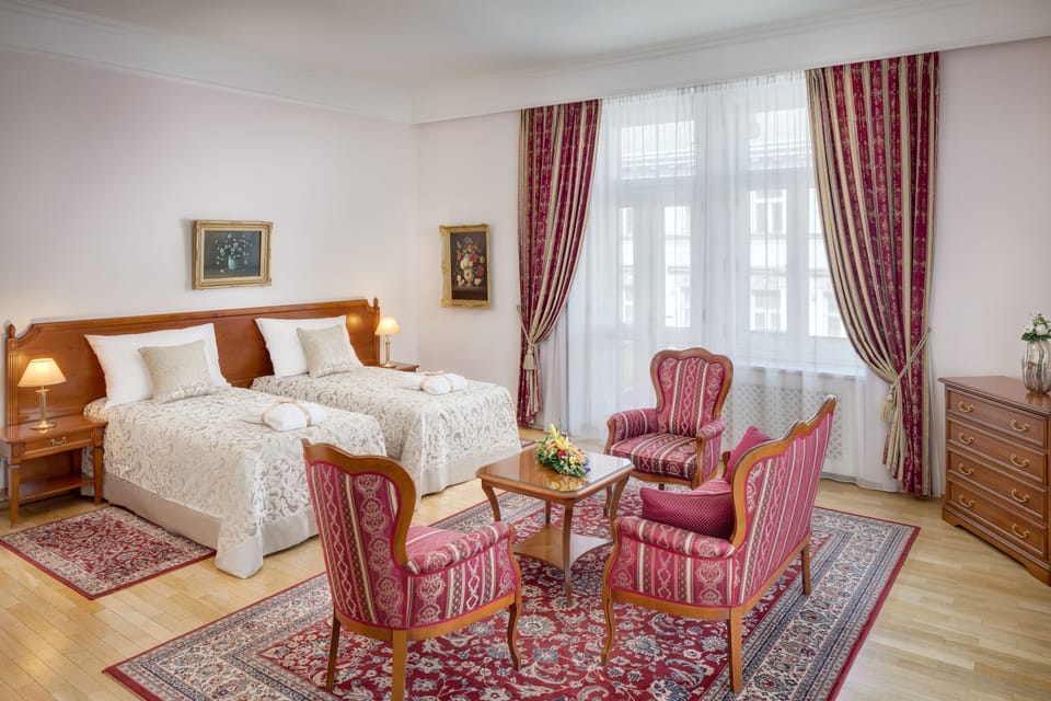 Junior Studio Suite | Tempur-Pedic beds, minibar, in-room safe, individually decorated