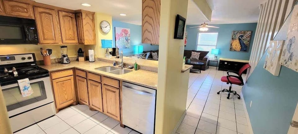 Apartment, 1 Bedroom | Private kitchen | Fridge, oven, coffee/tea maker, toaster