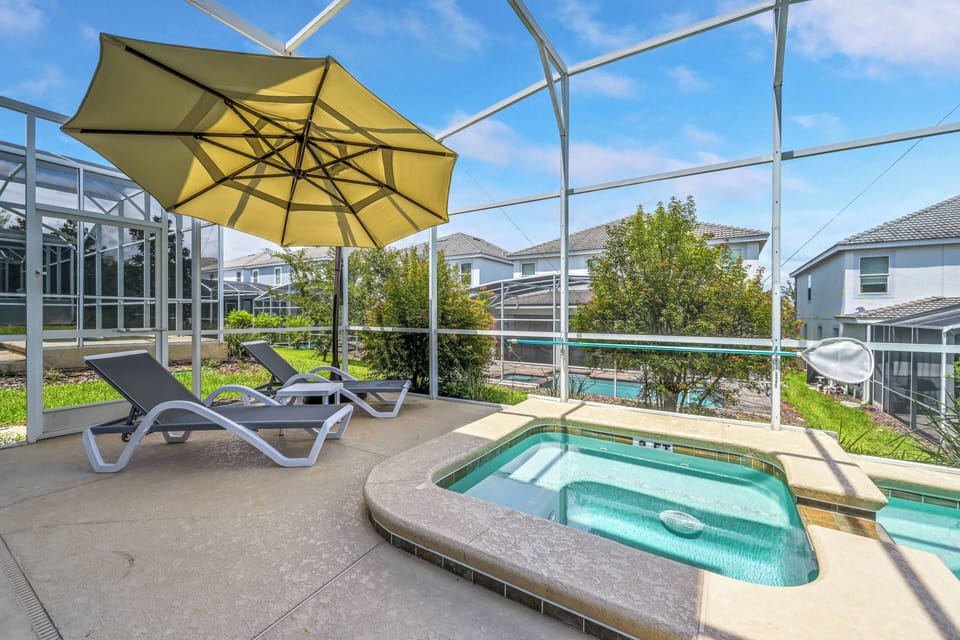 Private screened in patio with swimming pool