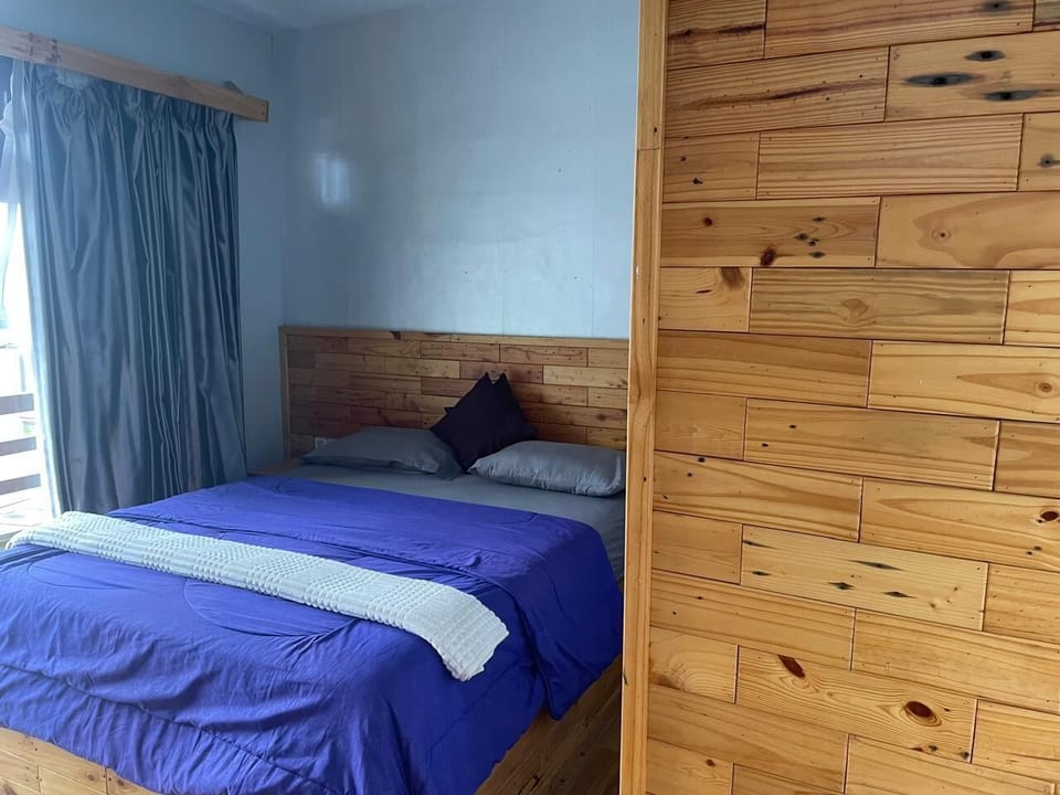 Standard Room, Private Bathroom | Desk