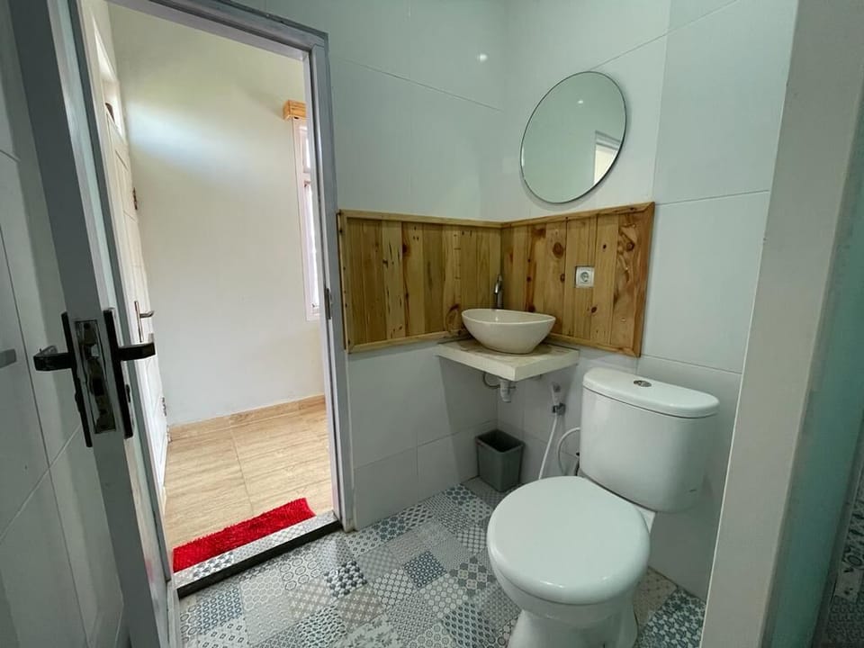 Standard Room, Private Bathroom | Bathroom