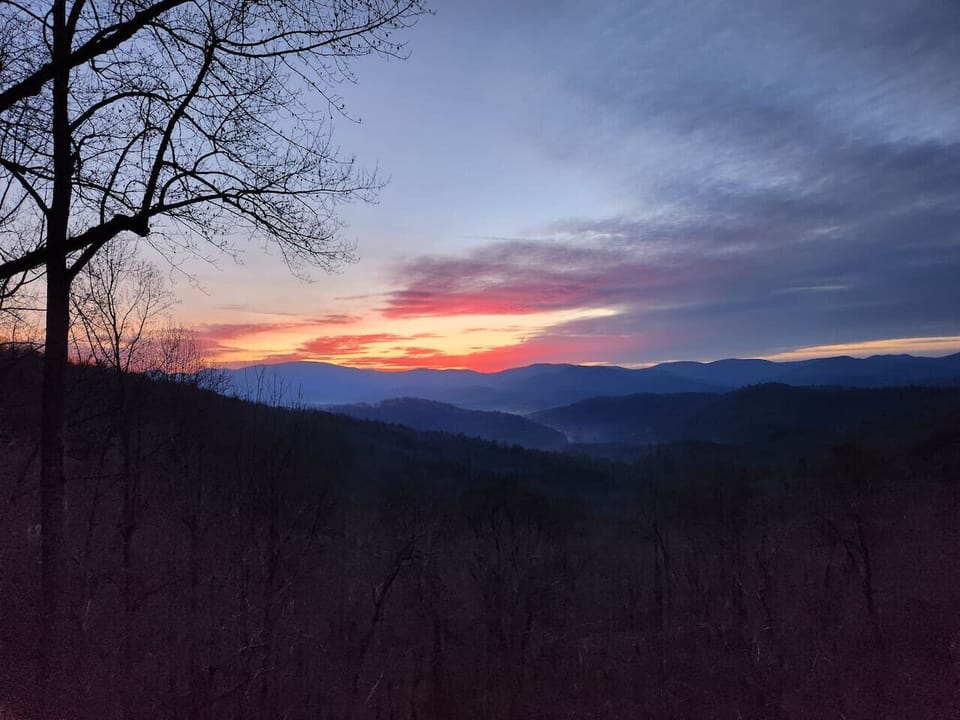 Pet Friendly Blairsville cabin rental with Amazing Views, Hot Tub, Pool Table, Wifi