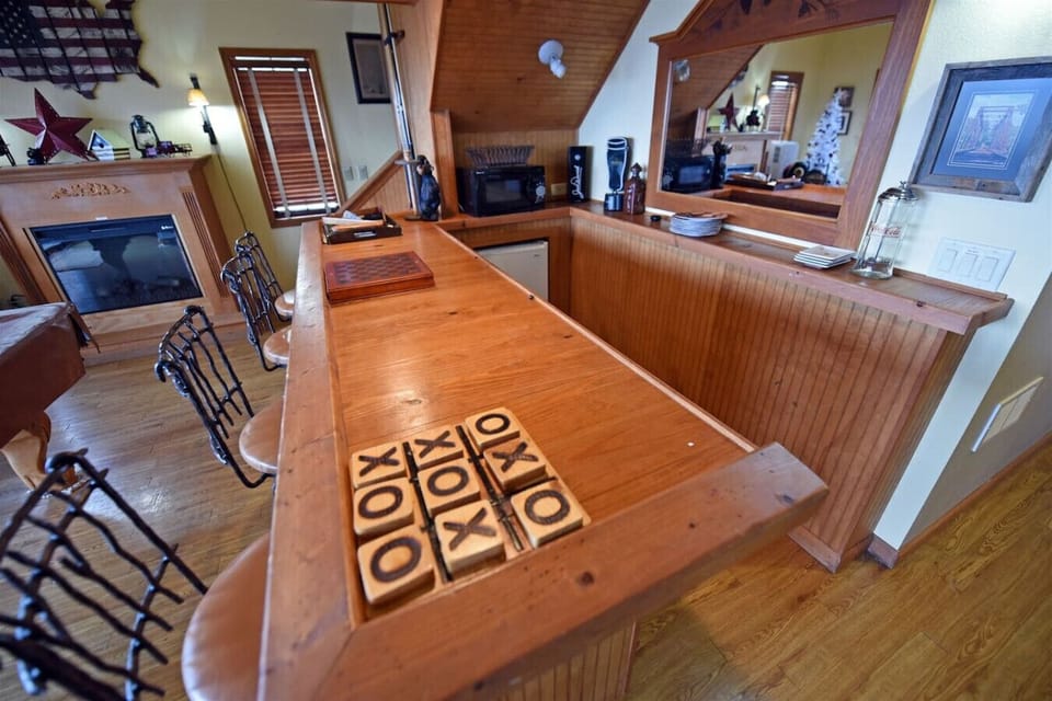 Pet Friendly Blairsville cabin rental with Amazing Views, Hot Tub, Pool Table, Wifi