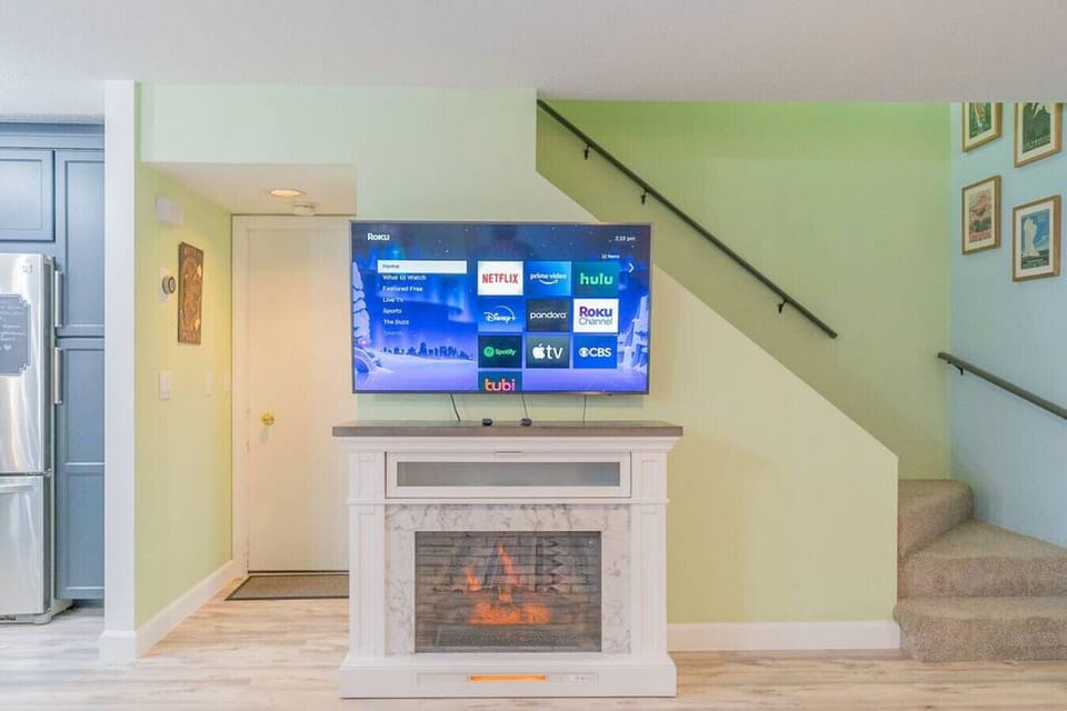TV/Fireplace