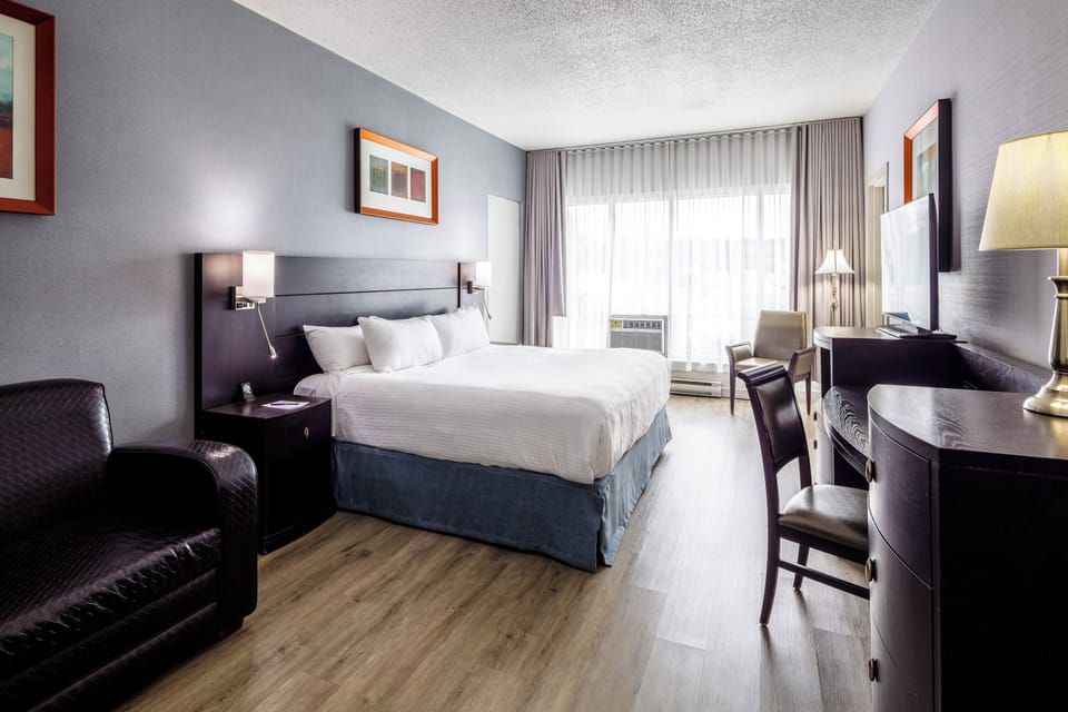 Premium Room, 1 Queen Bed with Sofa bed, Non Smoking | Desk, laptop workspace, blackout drapes, iron/ironing board