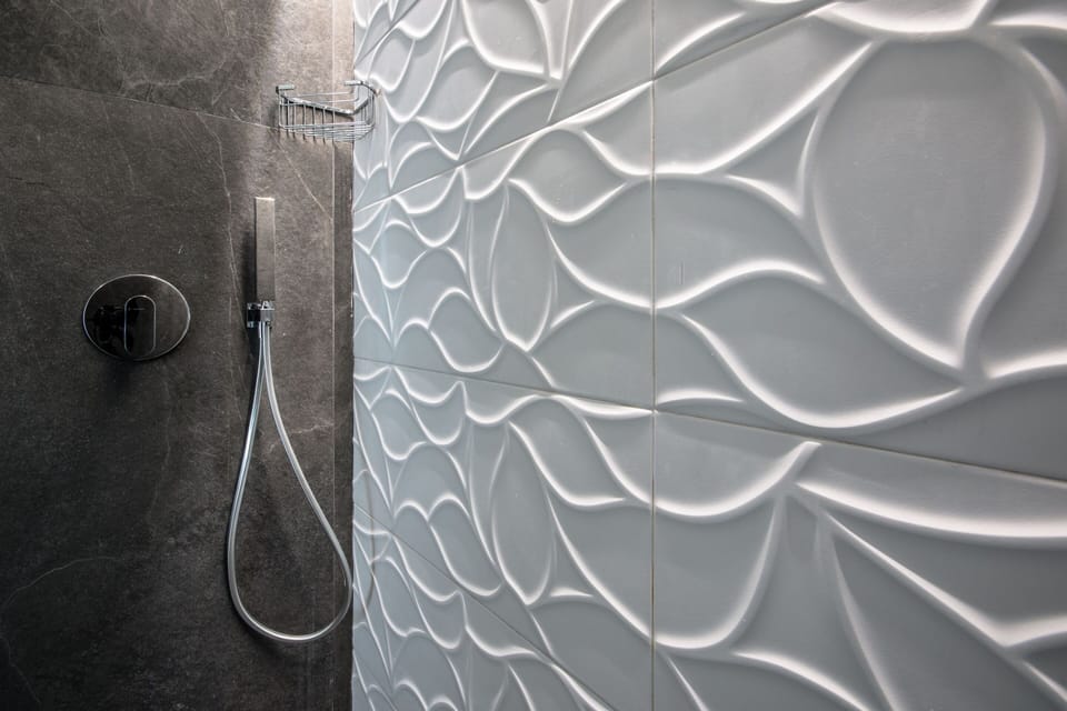 Deluxe Double Room, Balcony | Bathroom | Shower, rainfall showerhead, free toiletries, hair dryer