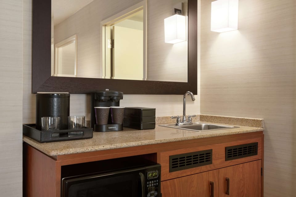 Coffee/tea maker, fridge, microwave