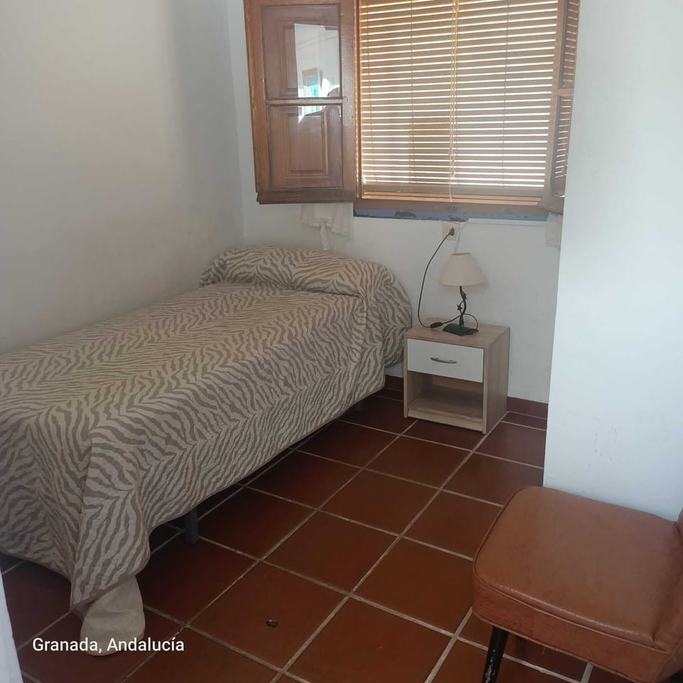 Basic Single Room | Free WiFi, bed sheets