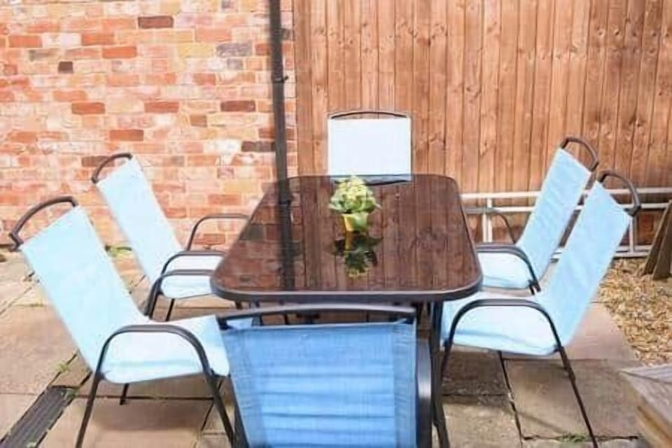 Outside Seating For 6 In Private Enclosed Patio