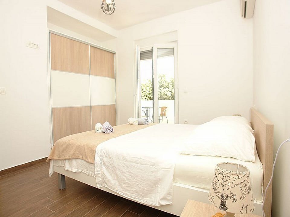 Double Room (Double Room with Balcony and Sea View) | 3 bedrooms, free cribs/infant beds
