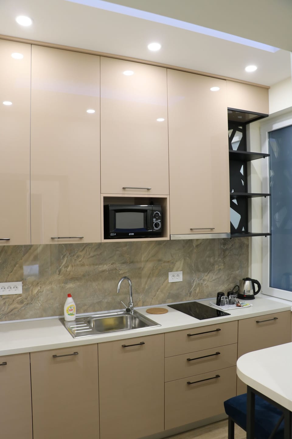 Deluxe Room, 1 Queen Bed | Private kitchen | Shared fridge, microwave, paper towels
