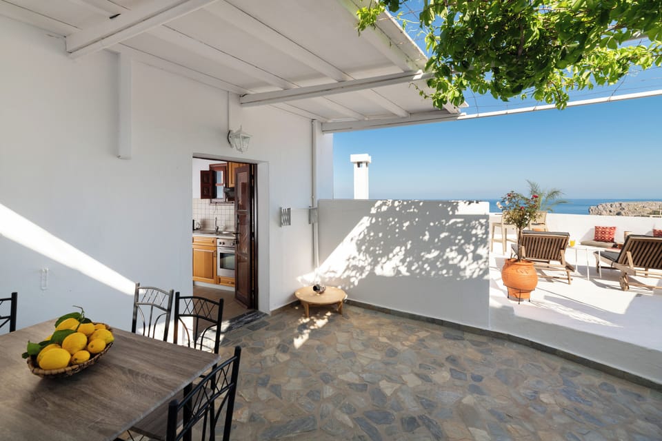 Traditional Suite with Terrace and Sea View | Living area | TV