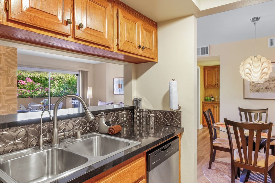 K0324 - Kitchen To DR
