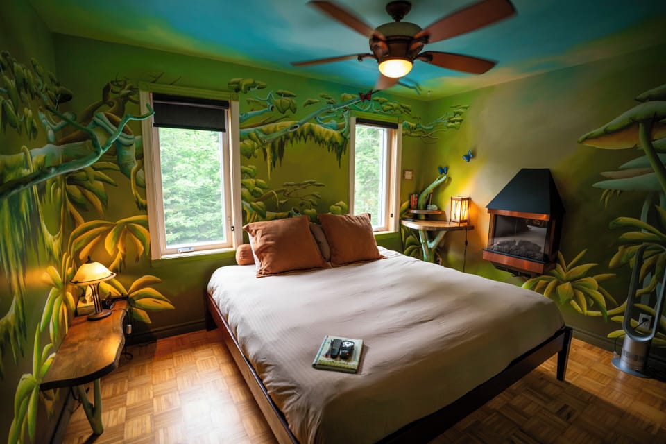Comfort Suite | Premium bedding, memory foam beds, iron/ironing board, free WiFi