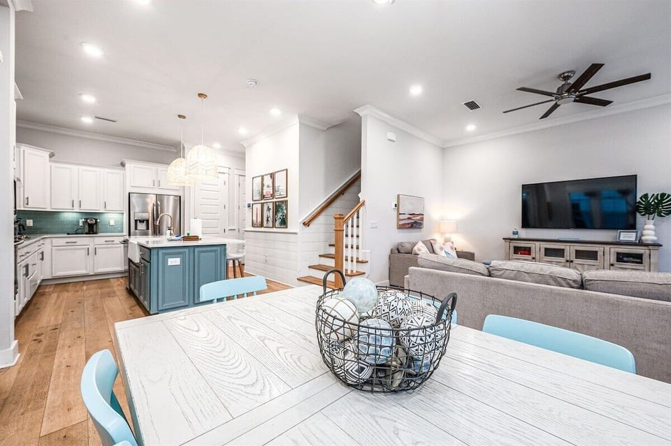 Open floor plan perfect for entertainment!