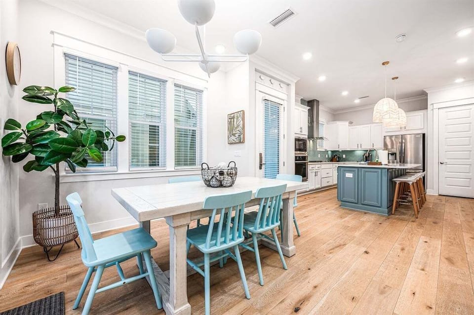 Dining / Kitchen Area