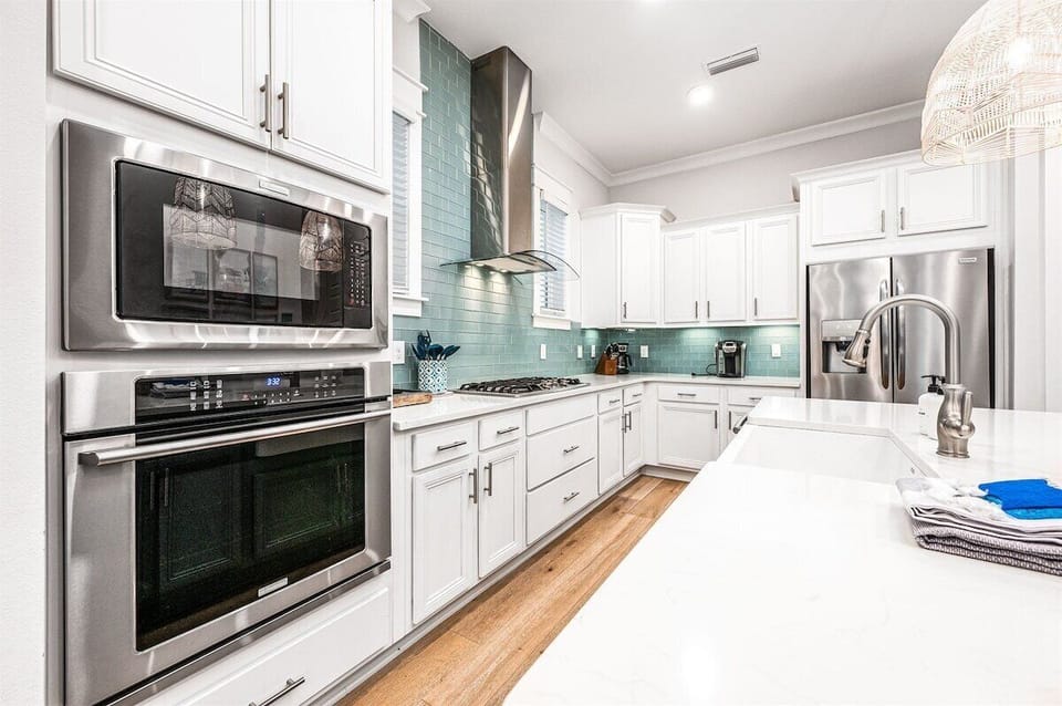 Kitchen packed with amenities!