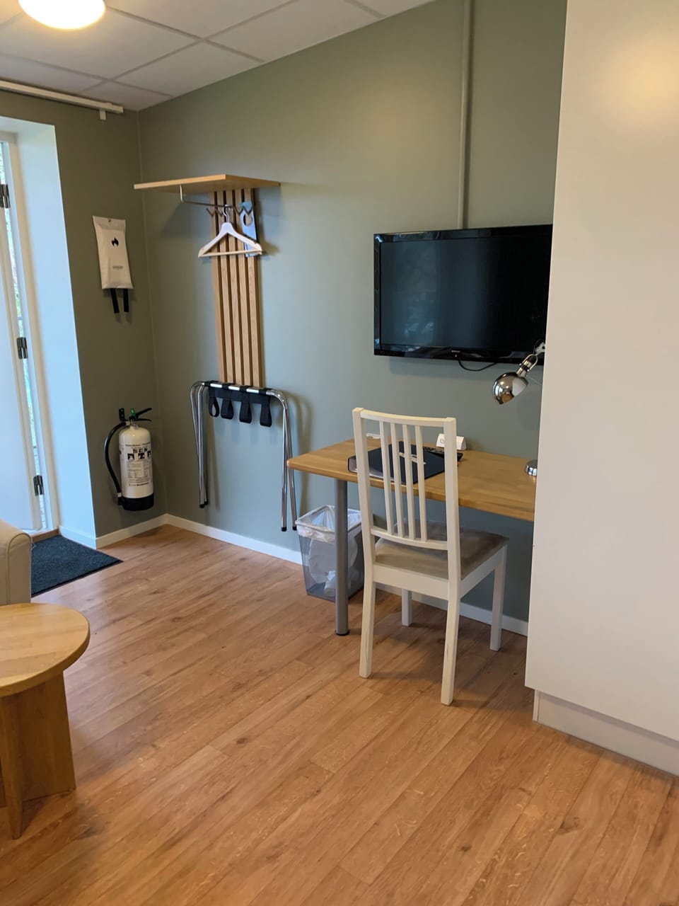 Laptop workspace, blackout drapes, free WiFi, bed sheets
