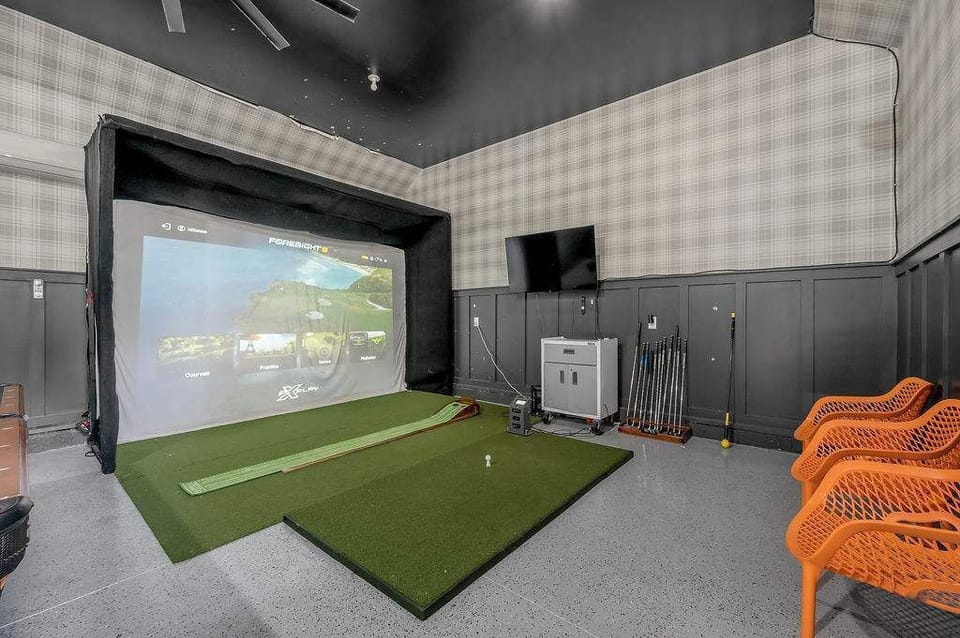 Load up your favorite course on the Foresight simulator — you will play better rounds here than half your actual weekend trips to the course.