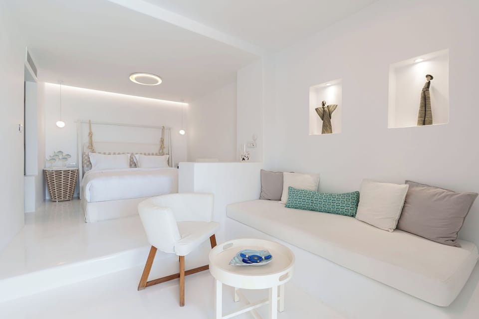 Deluxe Suite | Living area | 40-inch Smart TV with satellite channels, TV