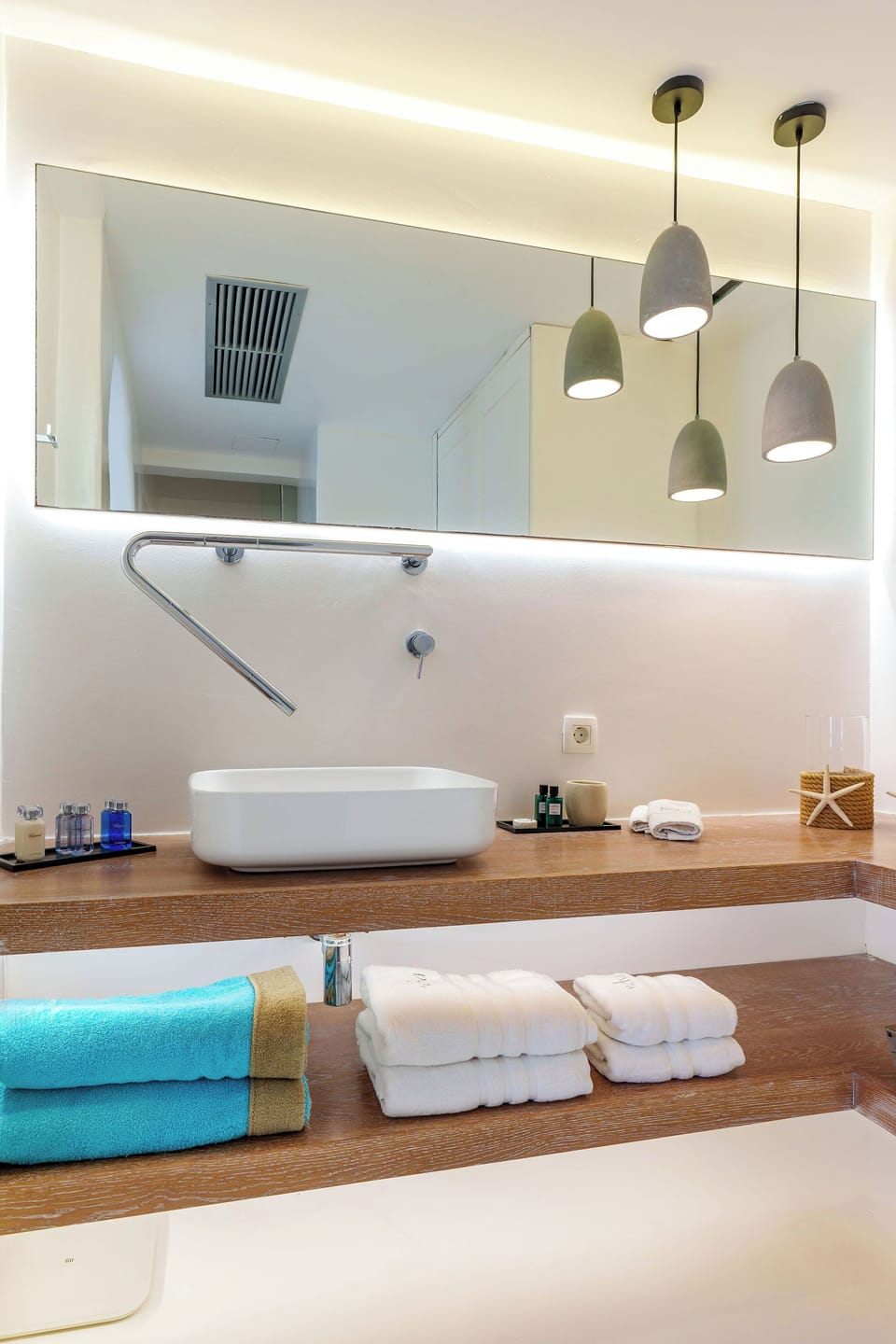 Executive Suite | Bathroom | Shower, designer toiletries, hair dryer, bathrobes