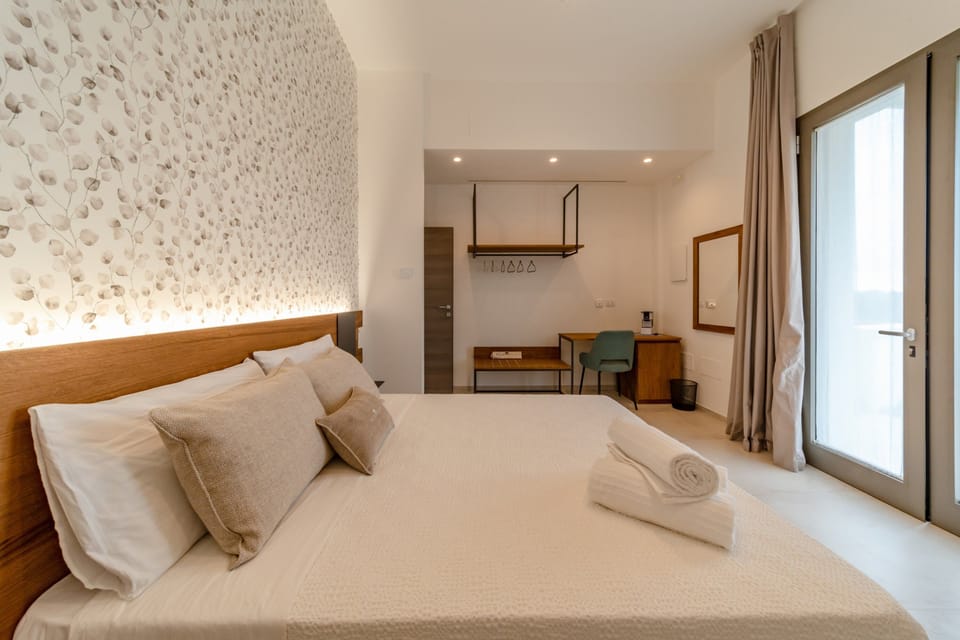 Superior Room | Desk, laptop workspace, soundproofing, free WiFi