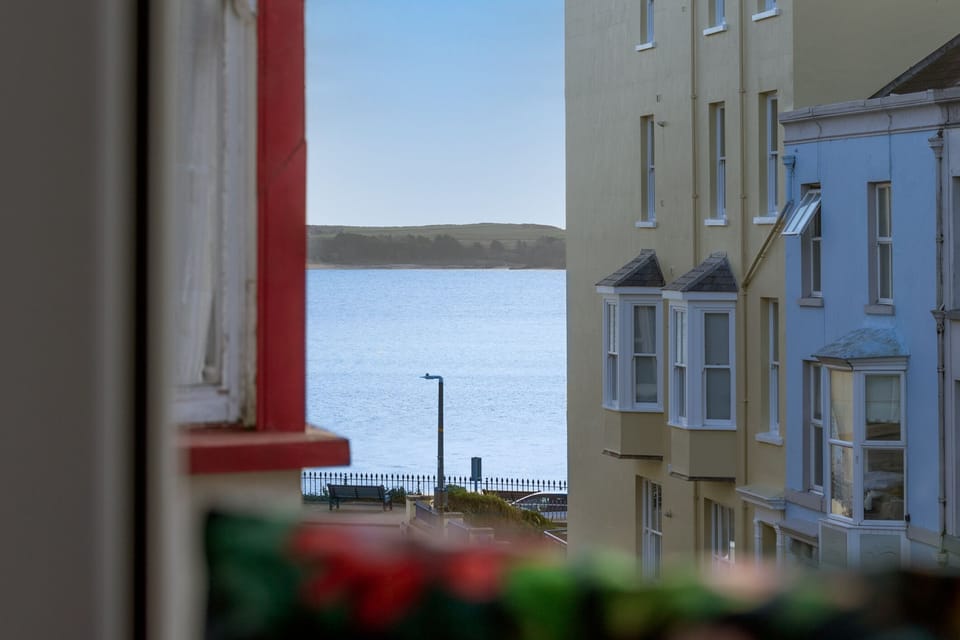 Tenby Apartment - Lovely Sea Views